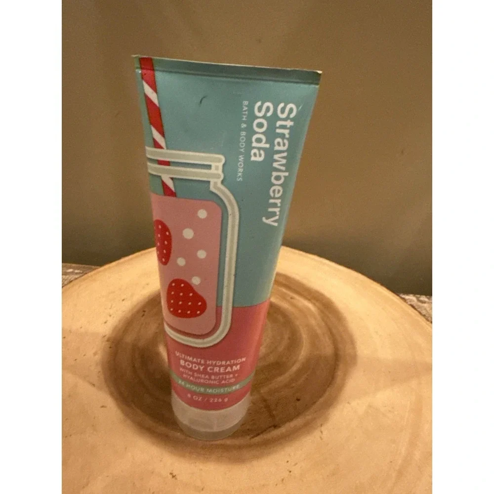 Bath &‎ BODY WORKS STRAWBERRY SODA ULTIMATE HYDRATION CREAM LOTION 8 OZ SHEA